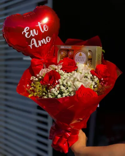 Kit Romântico Rosas Balão e Chocolates