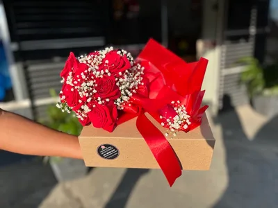 Buquê de Noiva 12 Rosas Vermelhas com Lapela