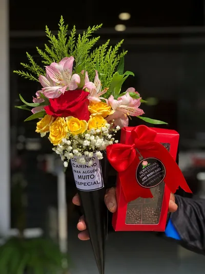 Cone de Flores com Brigadeiro