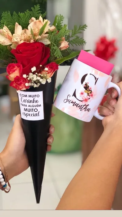 Cone de Flores com Caneca