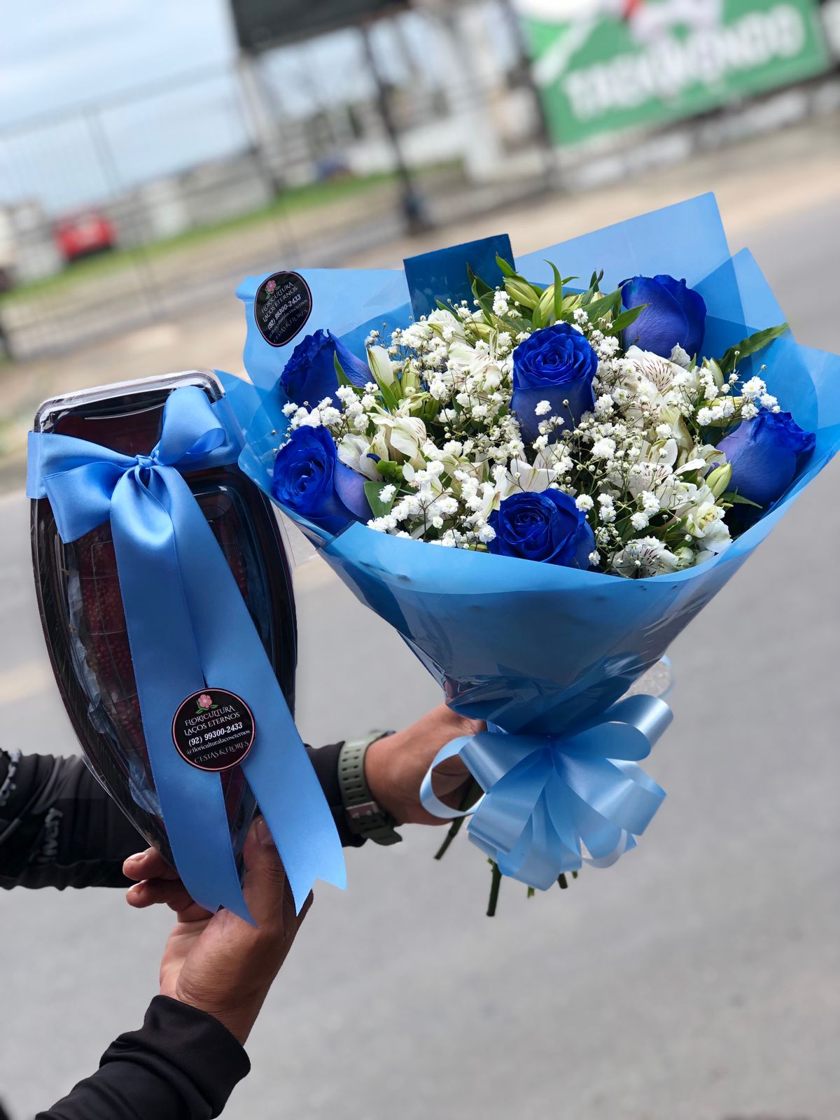 Buquê Azul com Barca de Brigadeiros