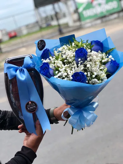 Buquê Azul com Barca de Brigadeiros