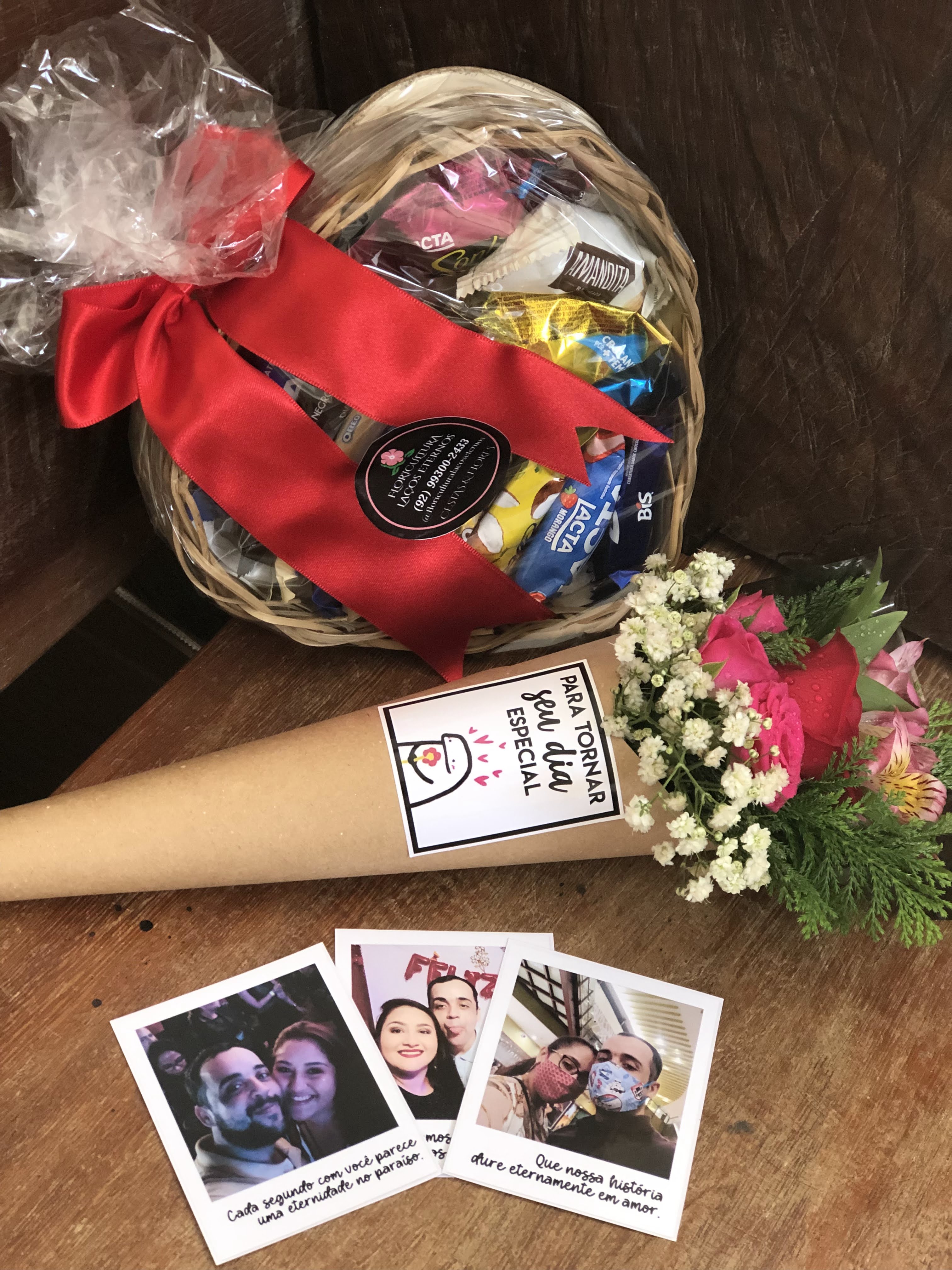 Cone de Flores com Chocolates e Polaroid