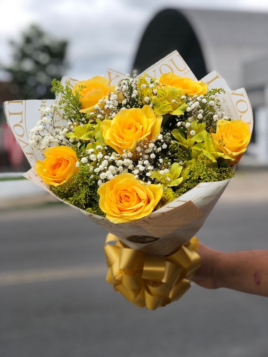Buquê Meia Dúzia de Rosas Amarelas