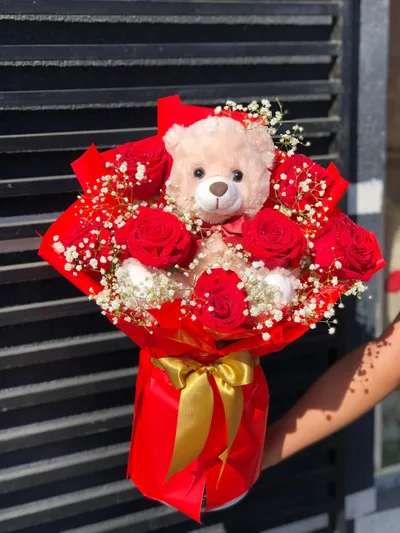 Buquê Premium com 08 Rosas e Pelúcia