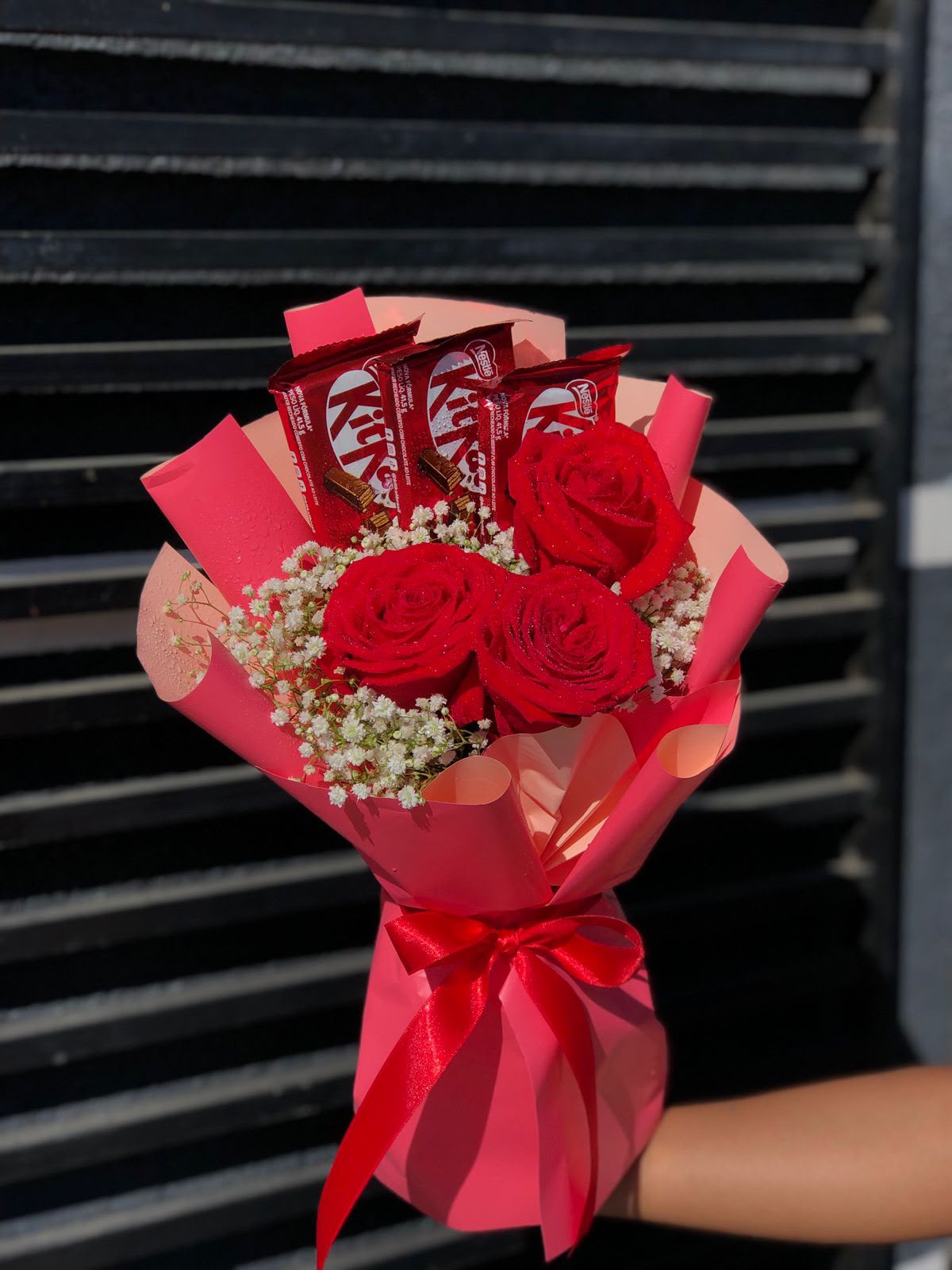 Buquê Premium com Rosas e Kitkat