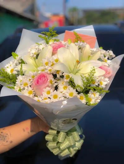 Buquê de Rosas e Lírio